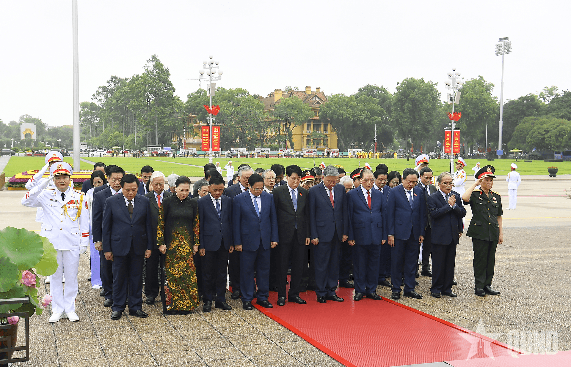 Lãnh đạo Đảng, Nhà nước, Quân đội vào Lăng viếng Chủ tịch Hồ Chí Minh