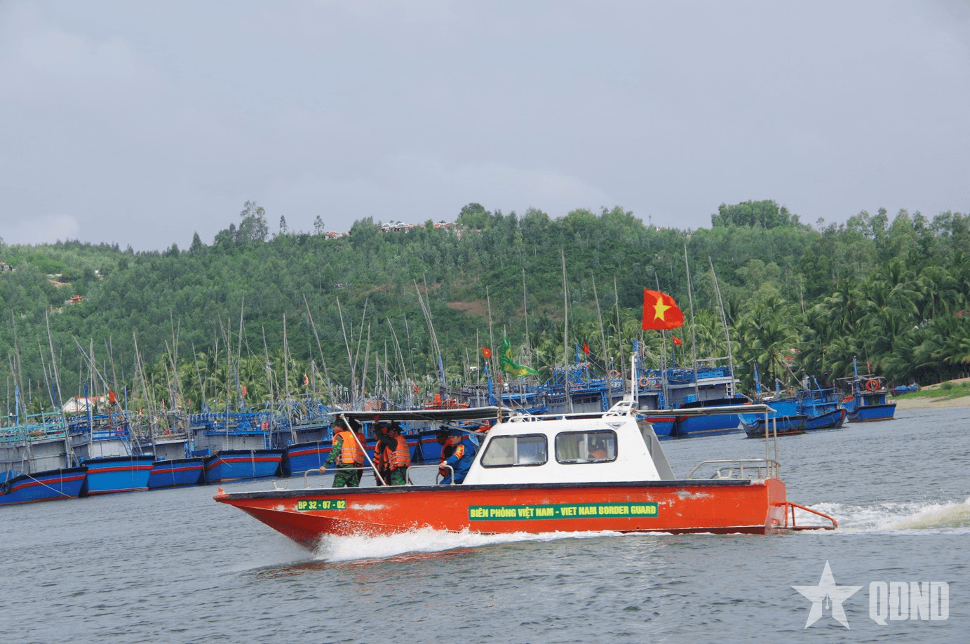 Bộ đội Biên phòng tỉnh Bình Định xử phạt 10 tàu cá vi phạm các quy định trong lĩnh vực thủy sản