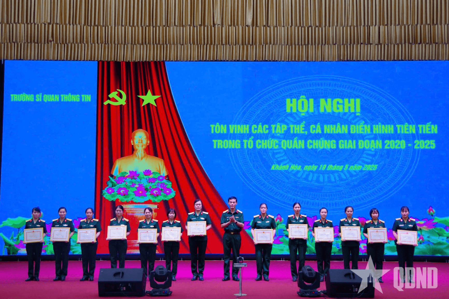 Trường Sĩ quan Thông tin tôn vinh điển hình tiên tiến trong tổ chức quần chúng