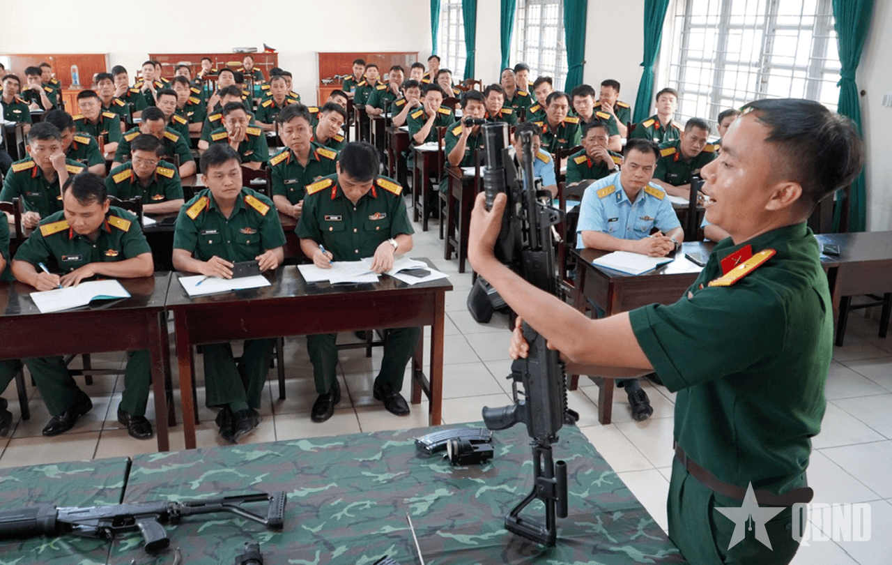Tập huấn tính năng chiến đấu, phương pháp huấn luyện, kiểm tra các loại vũ khí mới