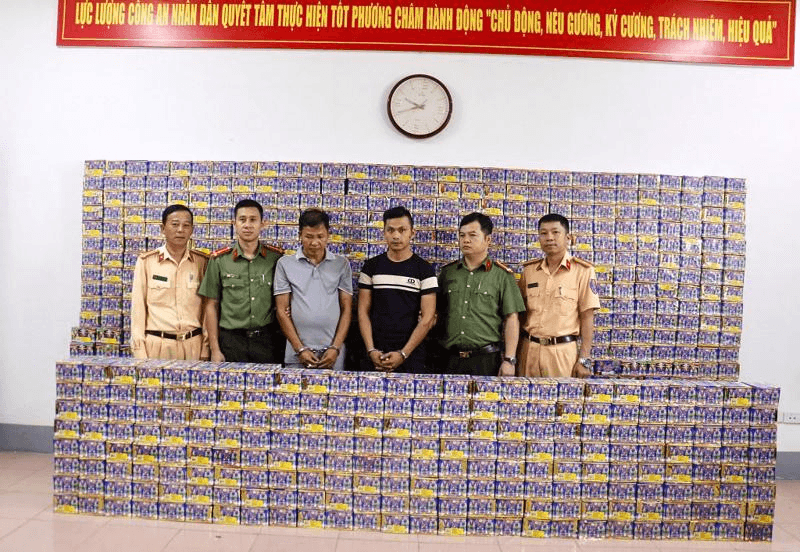 Bắt giữ hai đối tượng buôn lậu pháo từ nước ngoài vào Việt Nam