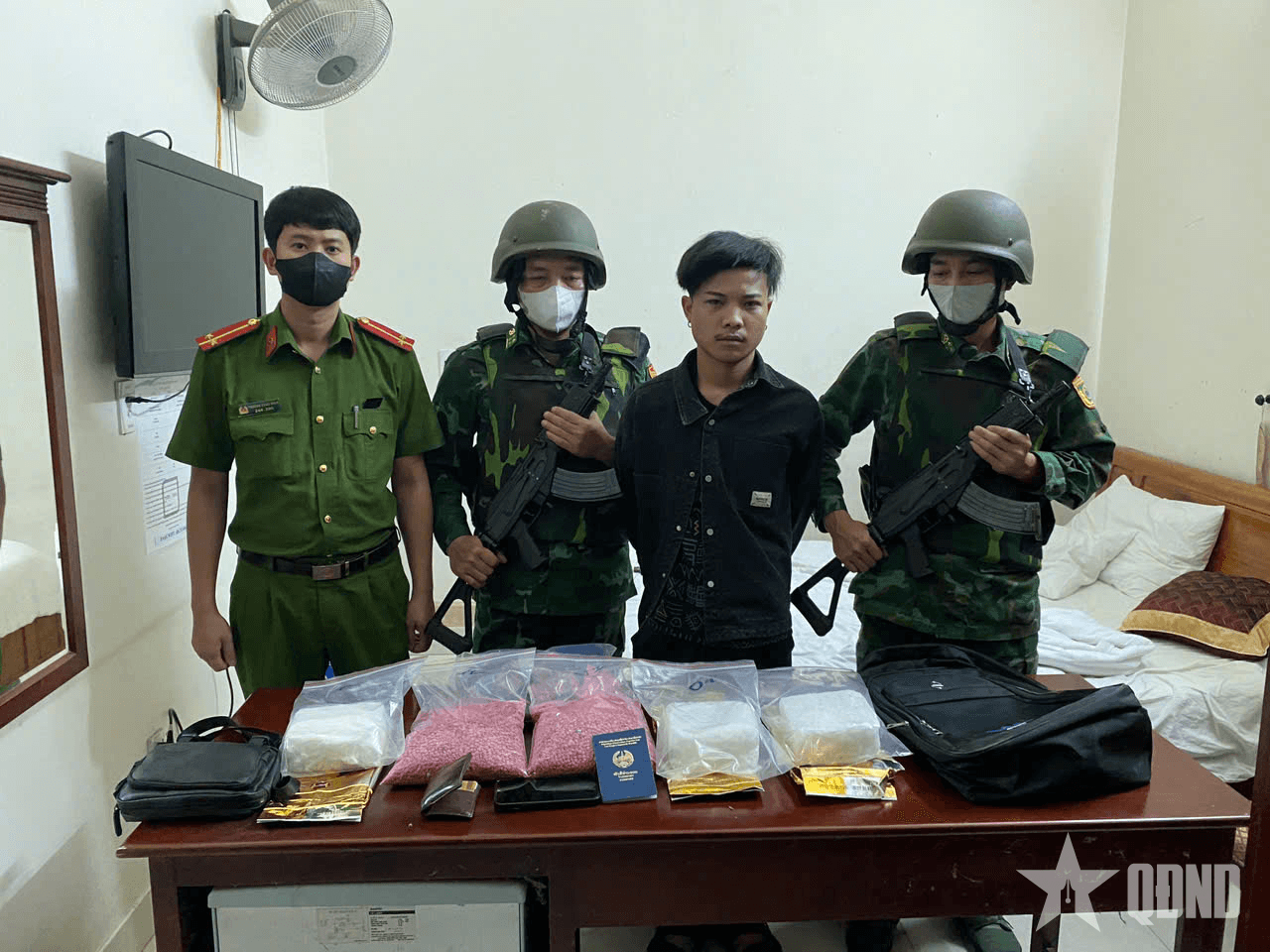 Bắt đối tượng vận chuyển 3kg ma túy đá và 40.000 viên ma túy tổng hợp