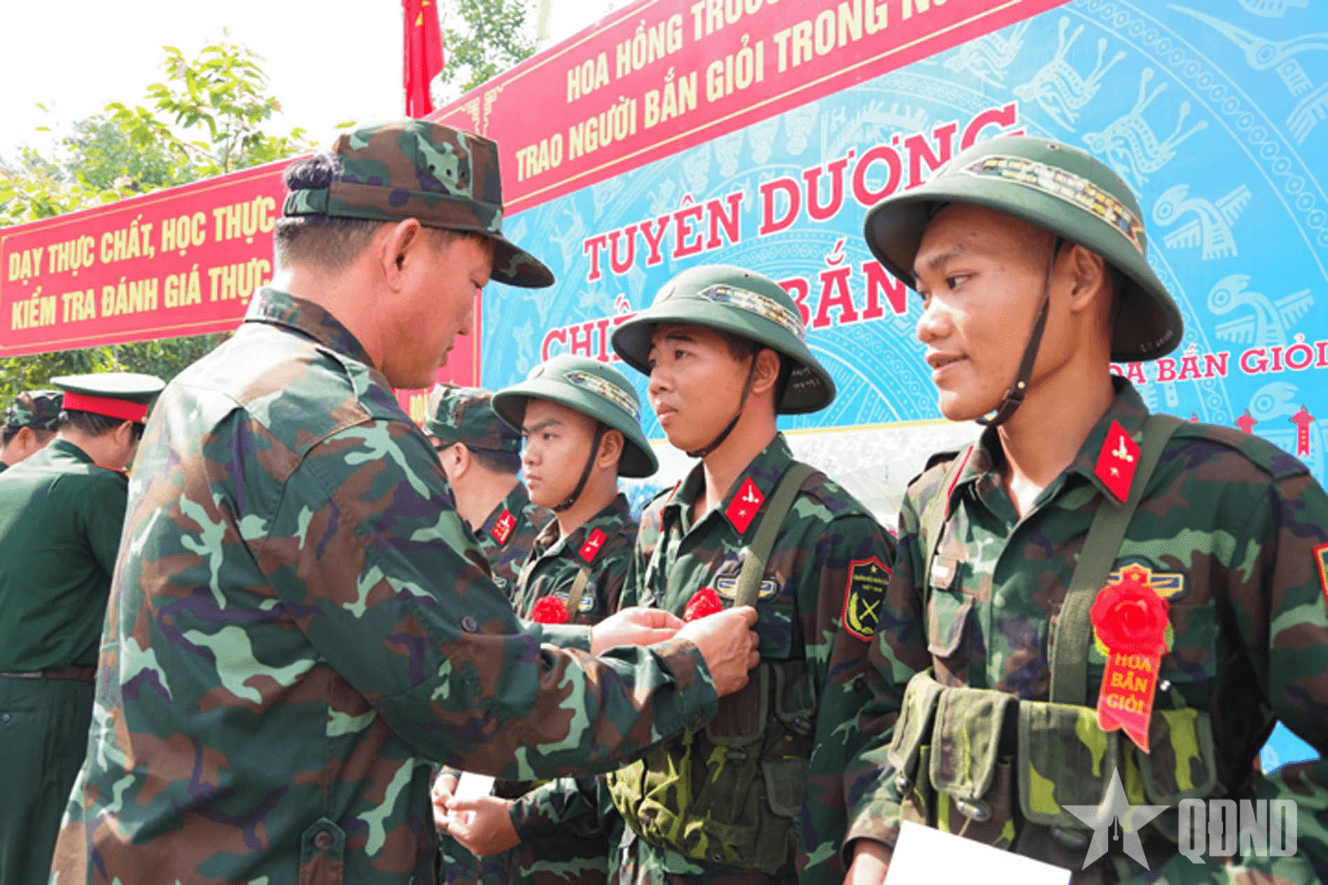 Lữ đoàn Phòng không 77 (Quân khu 7) kiểm tra bắn đạn thật cho chiến sĩ mới