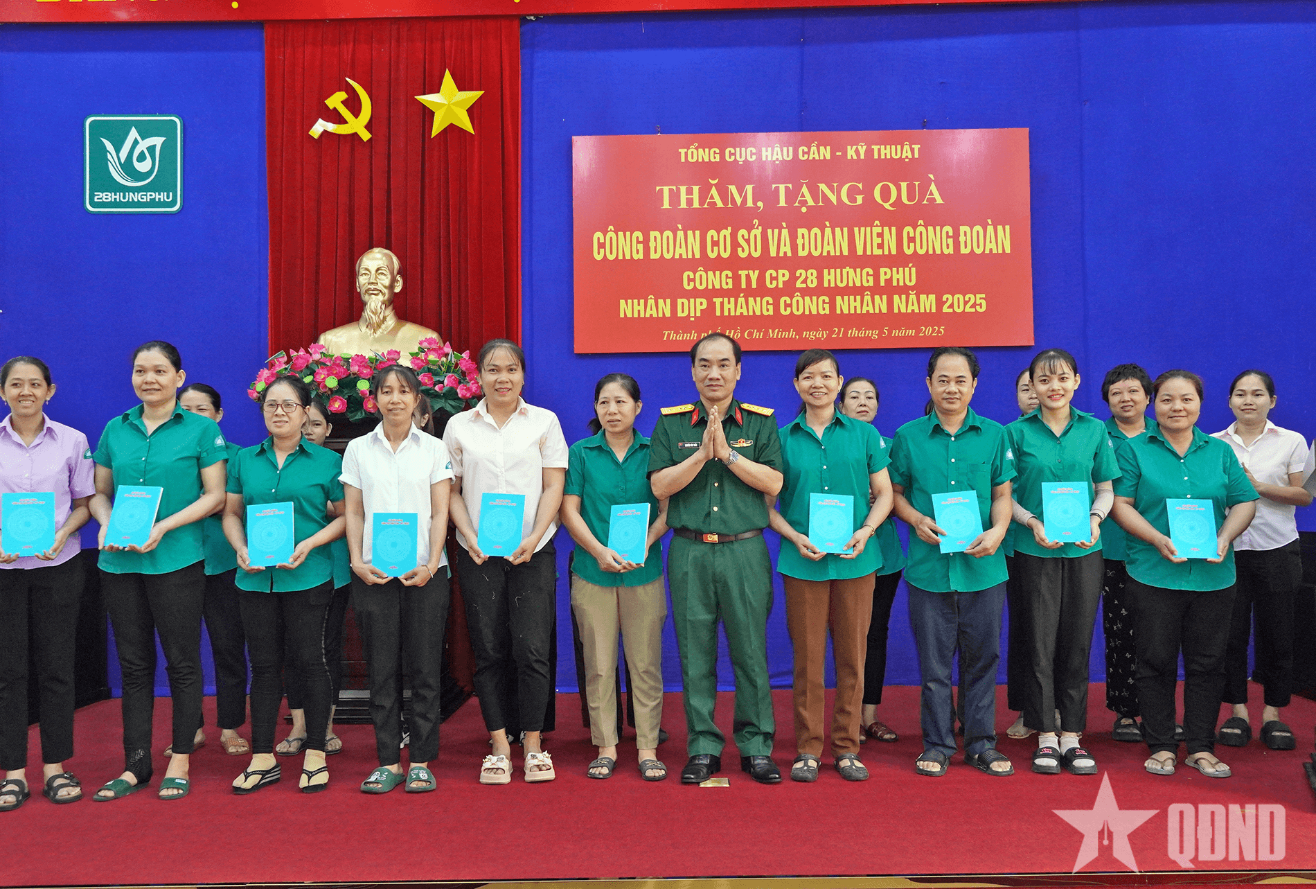 Tổng cục Hậu cần - Kỹ thuật thăm, tặng quà người lao động Tổng công ty 28