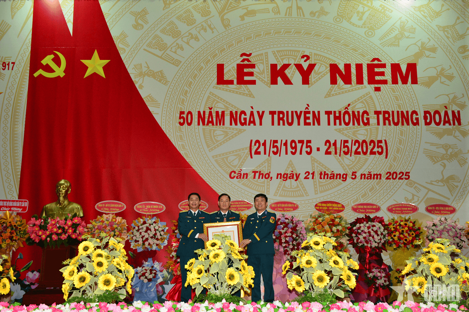 Trung đoàn Không quân 917 tổ chức Lễ kỷ niệm 50 năm Ngày truyền thống