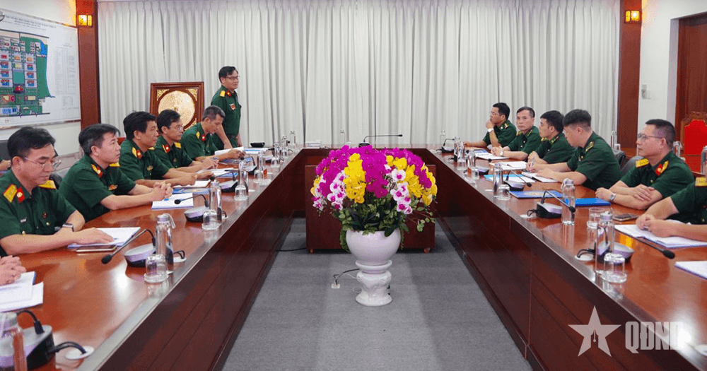 Học viện Biên phòng tham quan, trao đổi kinh nghiệm chuyển đổi số tại Trường Sĩ quan Thông tin