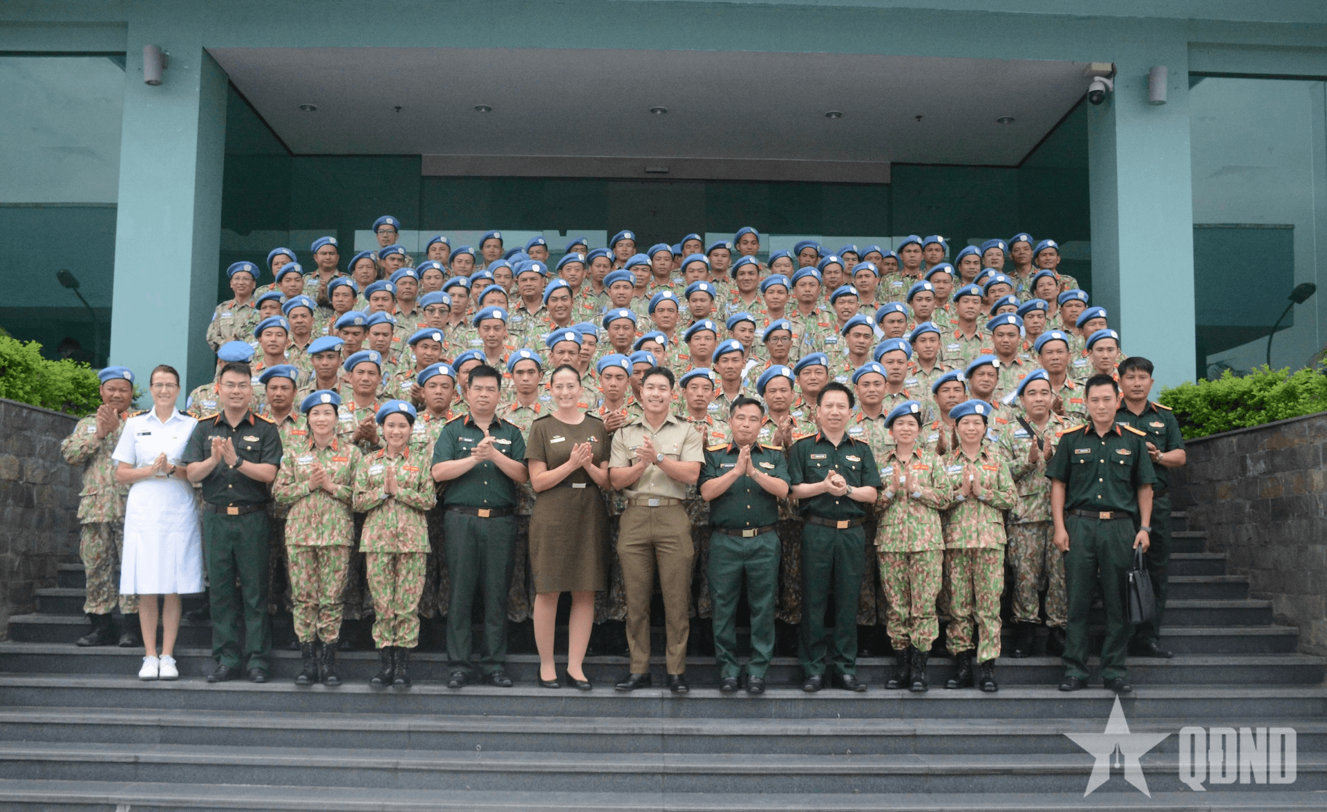 Chuyên gia Australia trao đổi kinh nghiệm về sức khỏe tâm thần cho quân nhân mũ nồi xanh