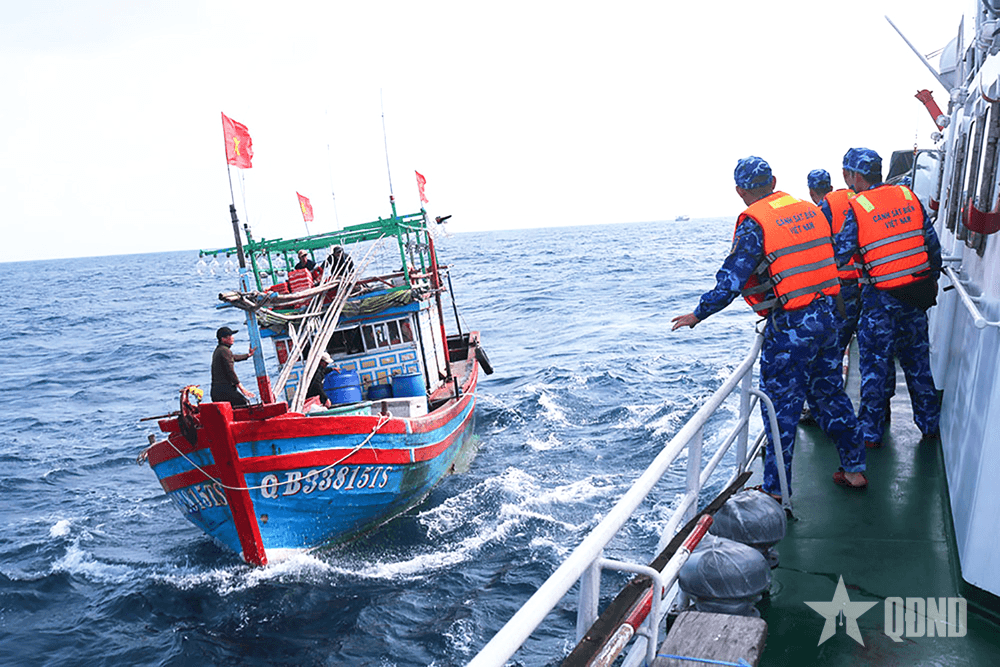 Điểm tựa trong sóng dữ