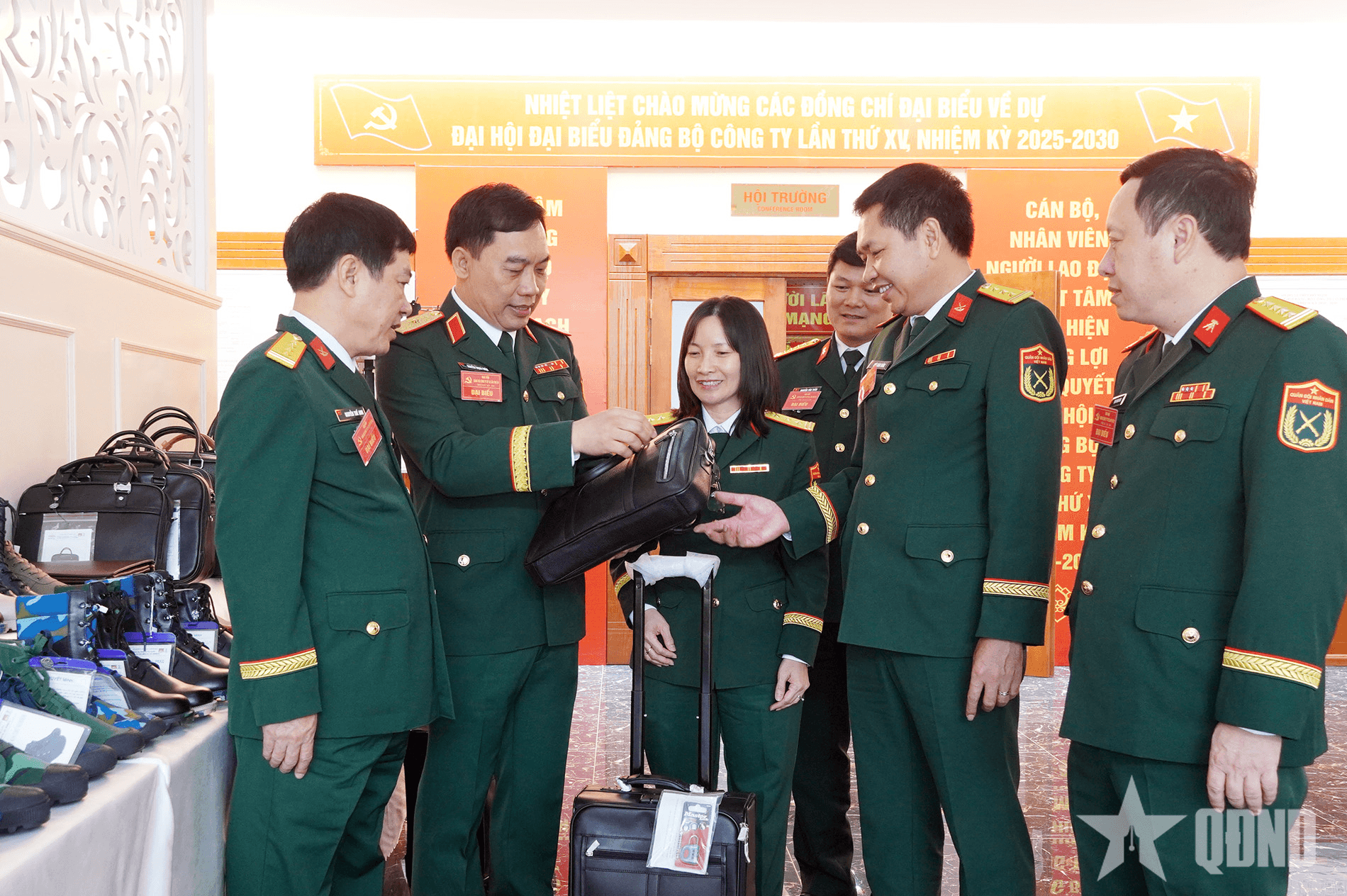 Công ty Cổ phần 32 cần phấn đấu là doanh nghiệp mạnh trong ngành giày da