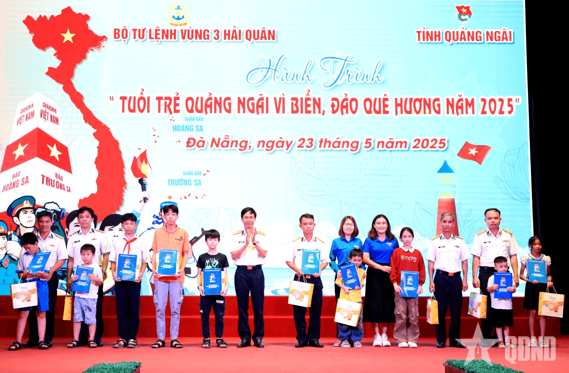 Chương trình “Tuổi trẻ Quảng Ngãi vì biển, đảo quê hương” tại Vùng 3 Hải quân