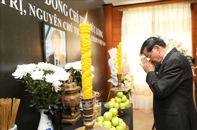 Lãnh đạo Đảng, Nhà nước Lào viếng nguyên Chủ tịch nước Trần Đức Lương