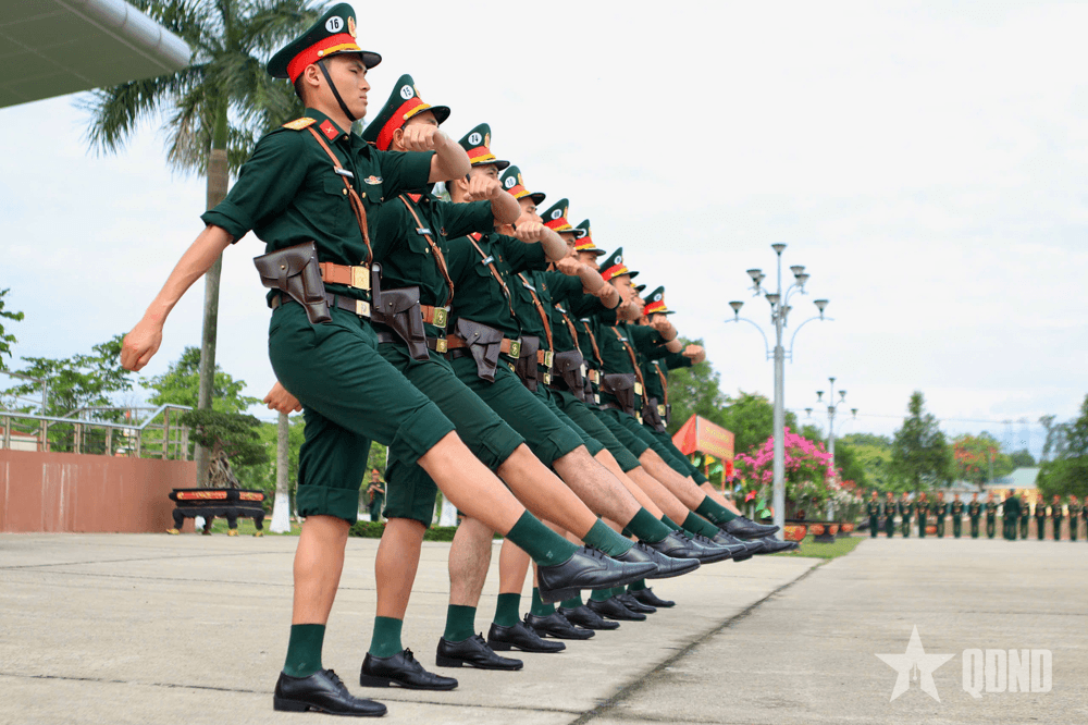 Quân khu 4 luyện tập diễu binh, diễu hành kỷ niệm 80 năm Cách mạng Tháng Tám và Quốc khánh 2-9