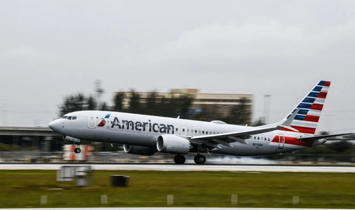 Máy bay American Airlines hạ cánh khẩn cấp tại Cuba