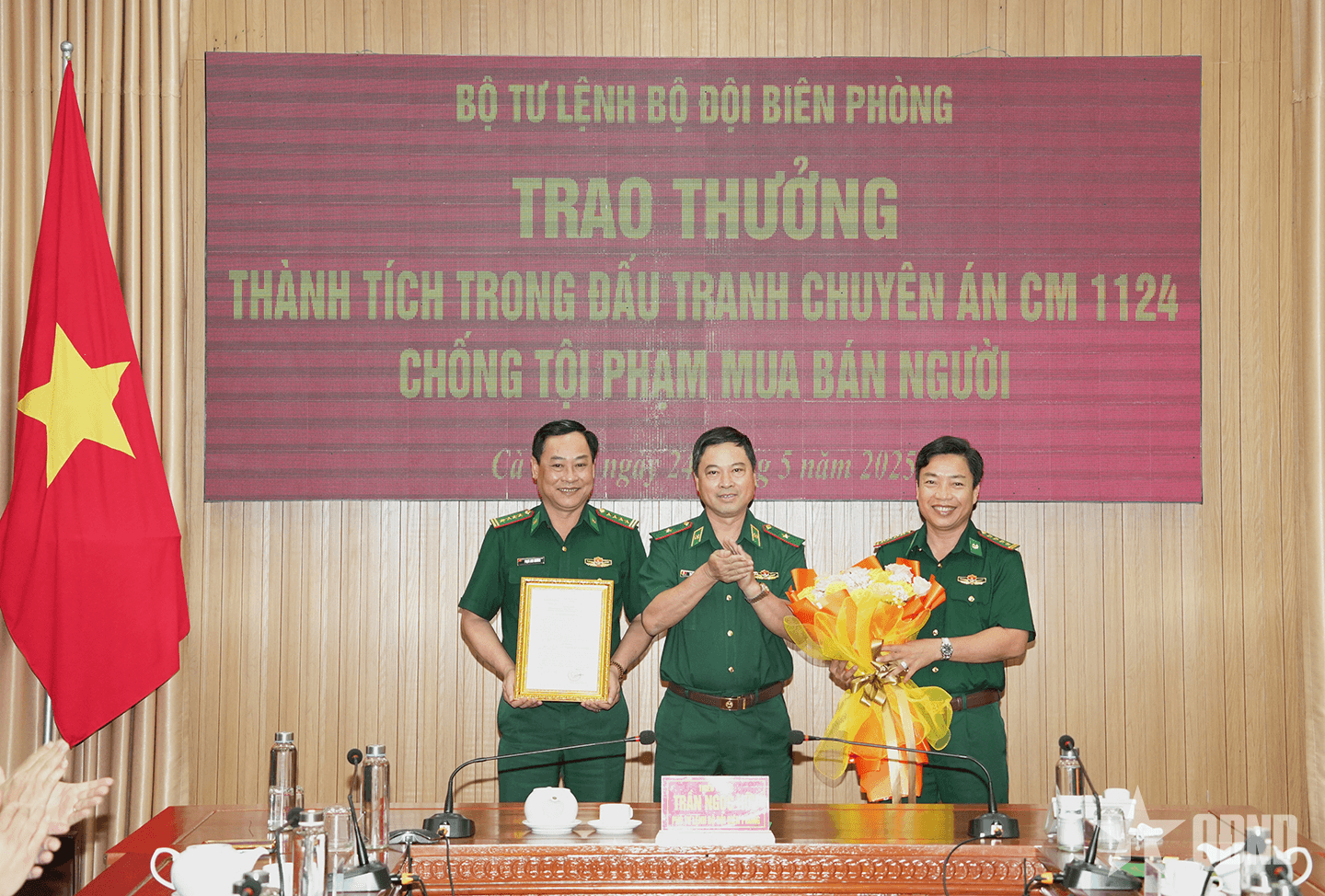 Bộ đội Biên phòng tỉnh Cà Mau nhận thưởng nóng