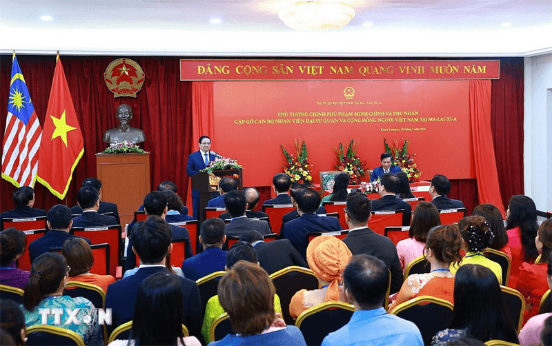 Thủ tướng Phạm Minh Chính gặp gỡ cộng đồng người Việt Nam tại Malaysia