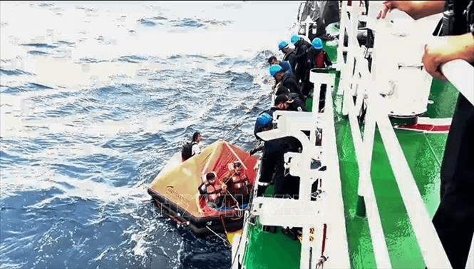 Chìm tàu chở hàng nguy hiểm ở ngoài khơi phía Nam Ấn Độ