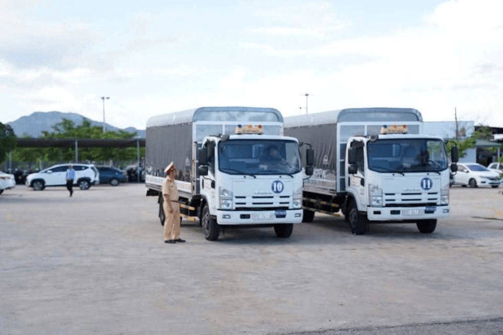 Hơn 600 học viên tham gia sát hạch lái xe ô tô