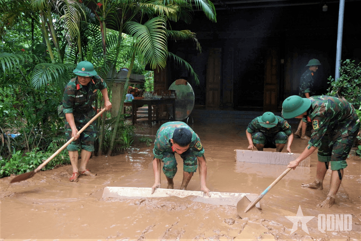 Giúp nhân dân Hà Tĩnh giảm thiệt hại mưa lũ đầu mùa