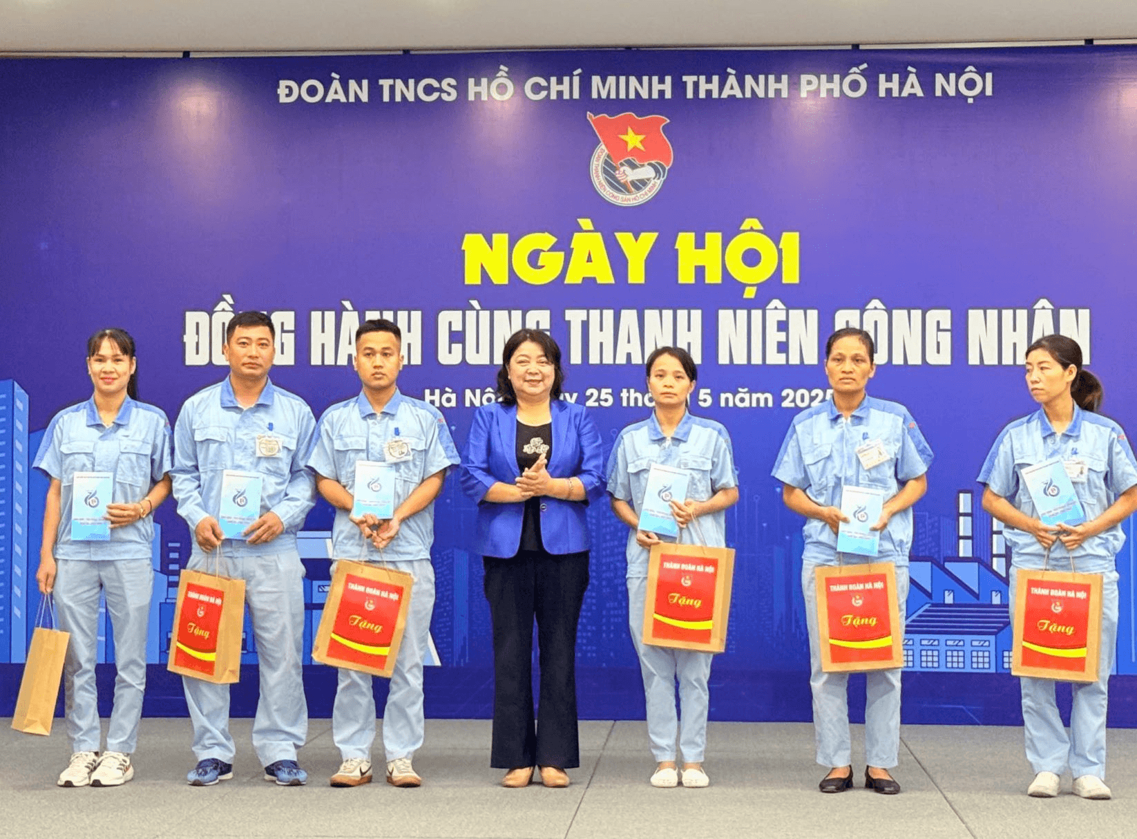 Hơn 2,5 tỷ đồng quà tặng tại Ngày hội đồng hành cùng thanh niên công nhân