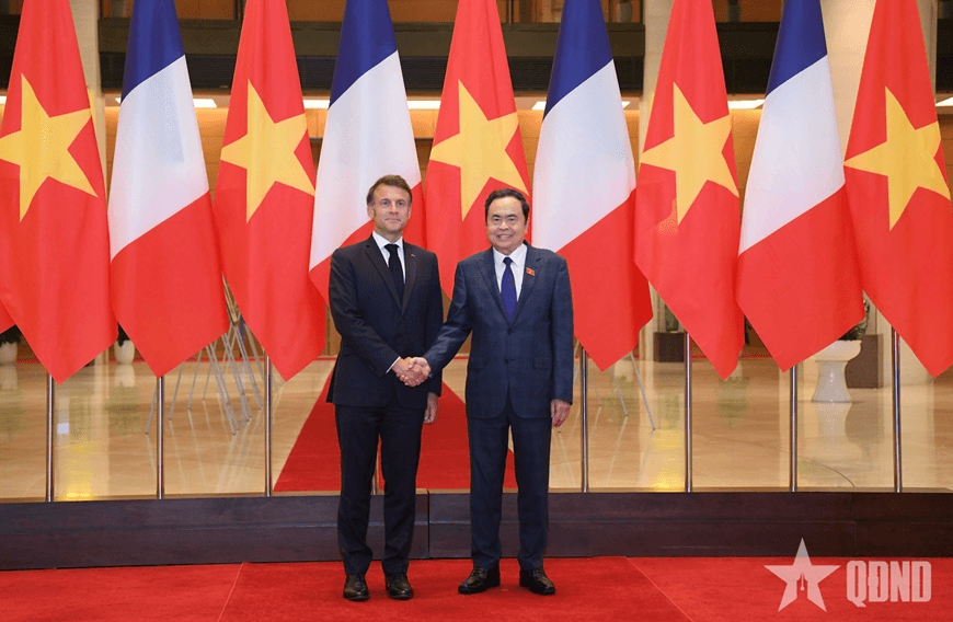 Chủ tịch Quốc hội Trần Thanh Mẫn hội kiến Tổng thống Pháp Emmanuel Macron