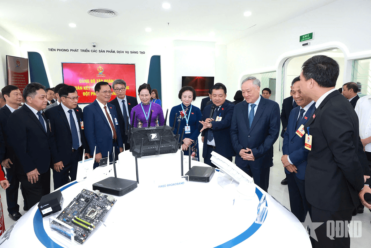 Đổi mới phương thức lãnh đạo, xây dựng đội ngũ cán bộ, đảng viên thực sự tiêu biểu