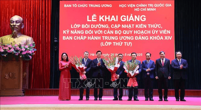 Xây dựng phương pháp, tư duy khoa học và tầm nhìn chiến lược cho cán bộ quy hoạch Ủy viên Trung ương Đảng khóa XIV