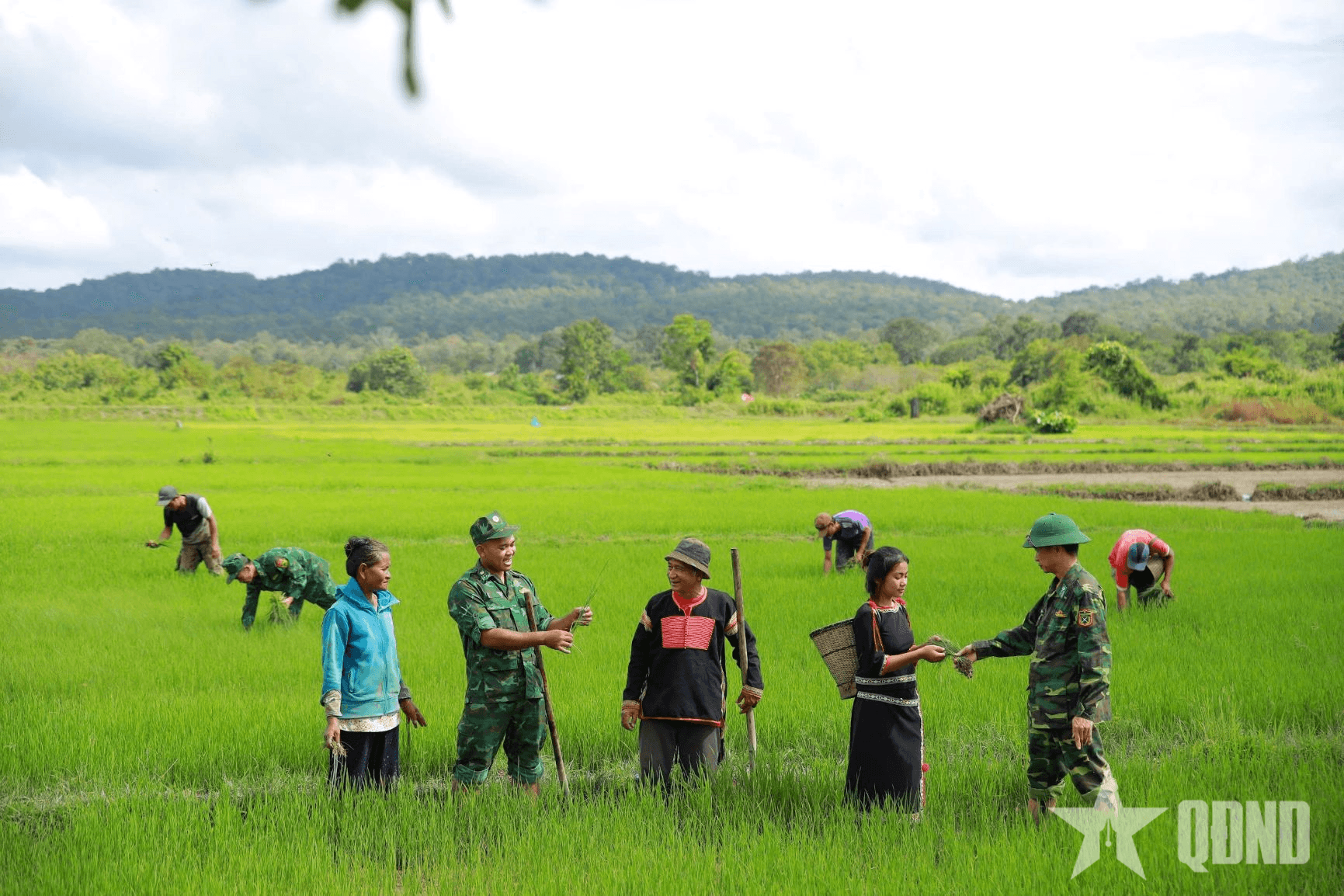 Xây thế vững vùng biên Đắk Lắk