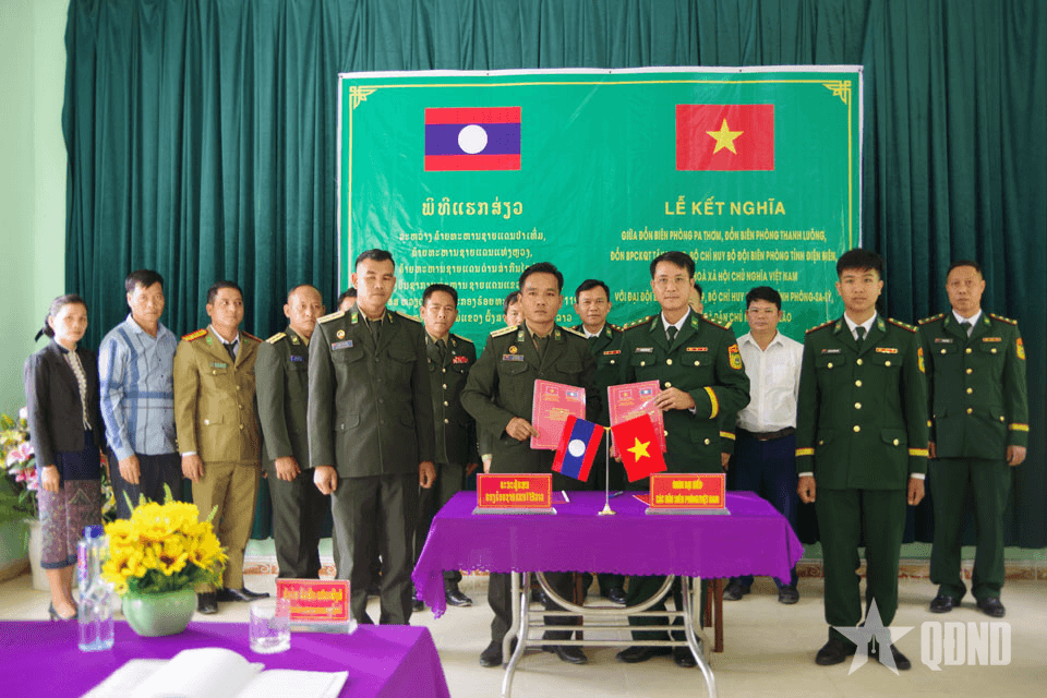 Các đơn vị của Bộ đội Biên phòng tỉnh Điện Biên và Bộ CHQS tỉnh Phongsaly tổ chức kết nghĩa