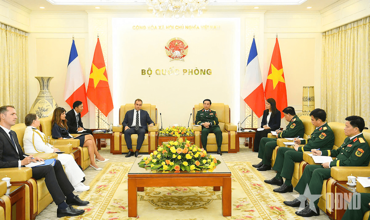 Bộ trưởng Phan Văn Giang hội kiến Bộ trưởng Bộ Quân đội Pháp