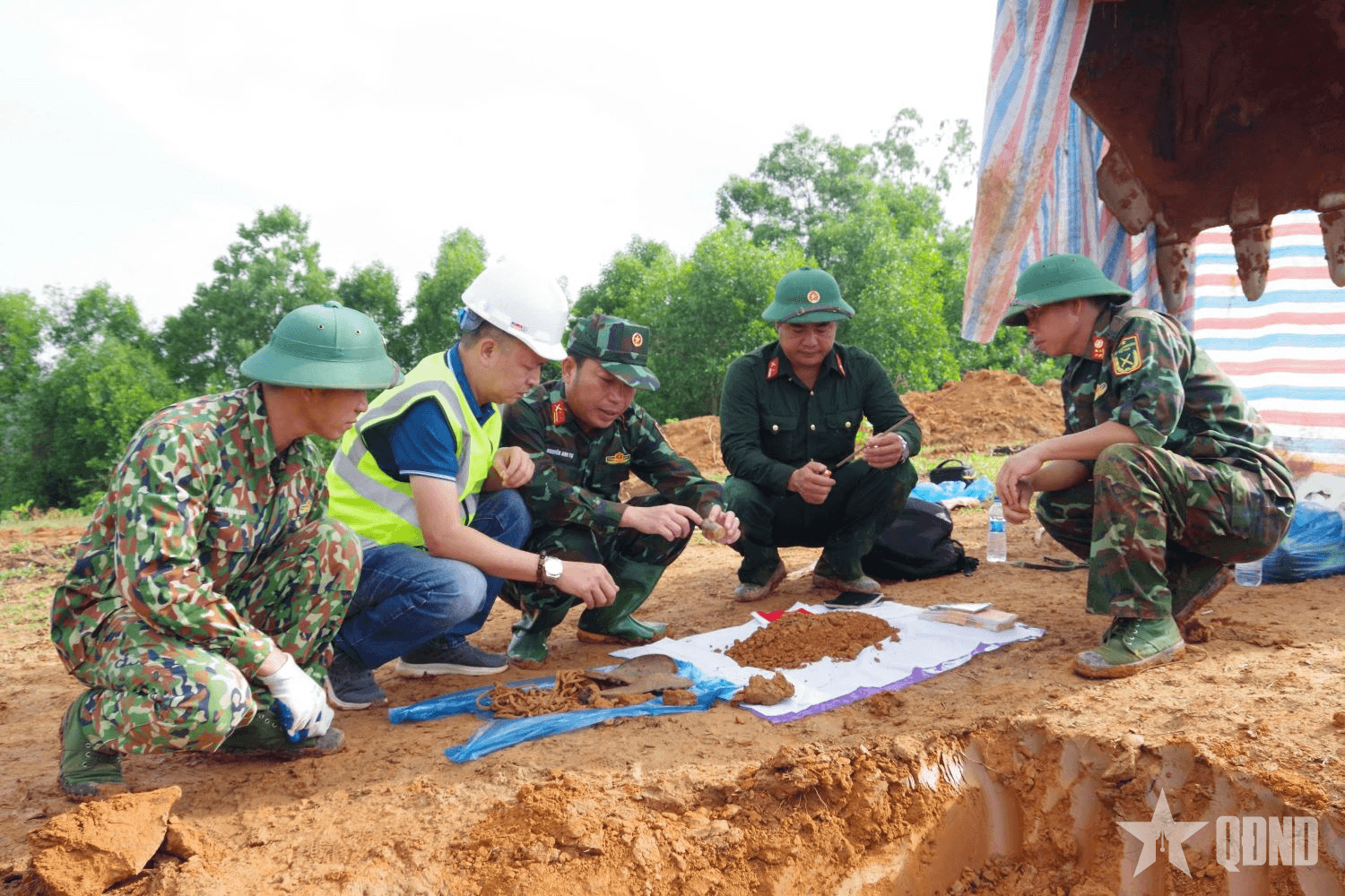 Đoàn Kinh tế - Quốc phòng 337 (Quân khu 4): Tìm thấy hài cốt liệt sĩ kèm di vật có khắc tên Phiết (hoặc Phiệt)