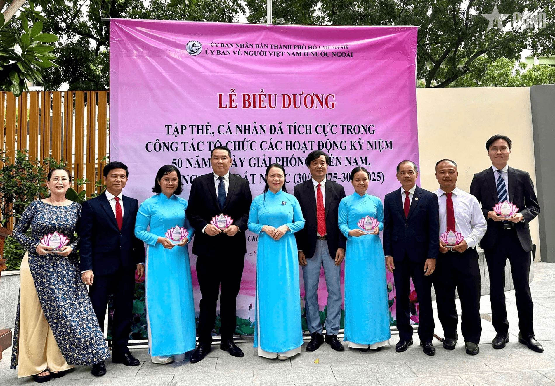 TP Hồ Chí Minh biểu dương kiều bào, phóng viên trong công tác về người Việt Nam ở nước ngoài