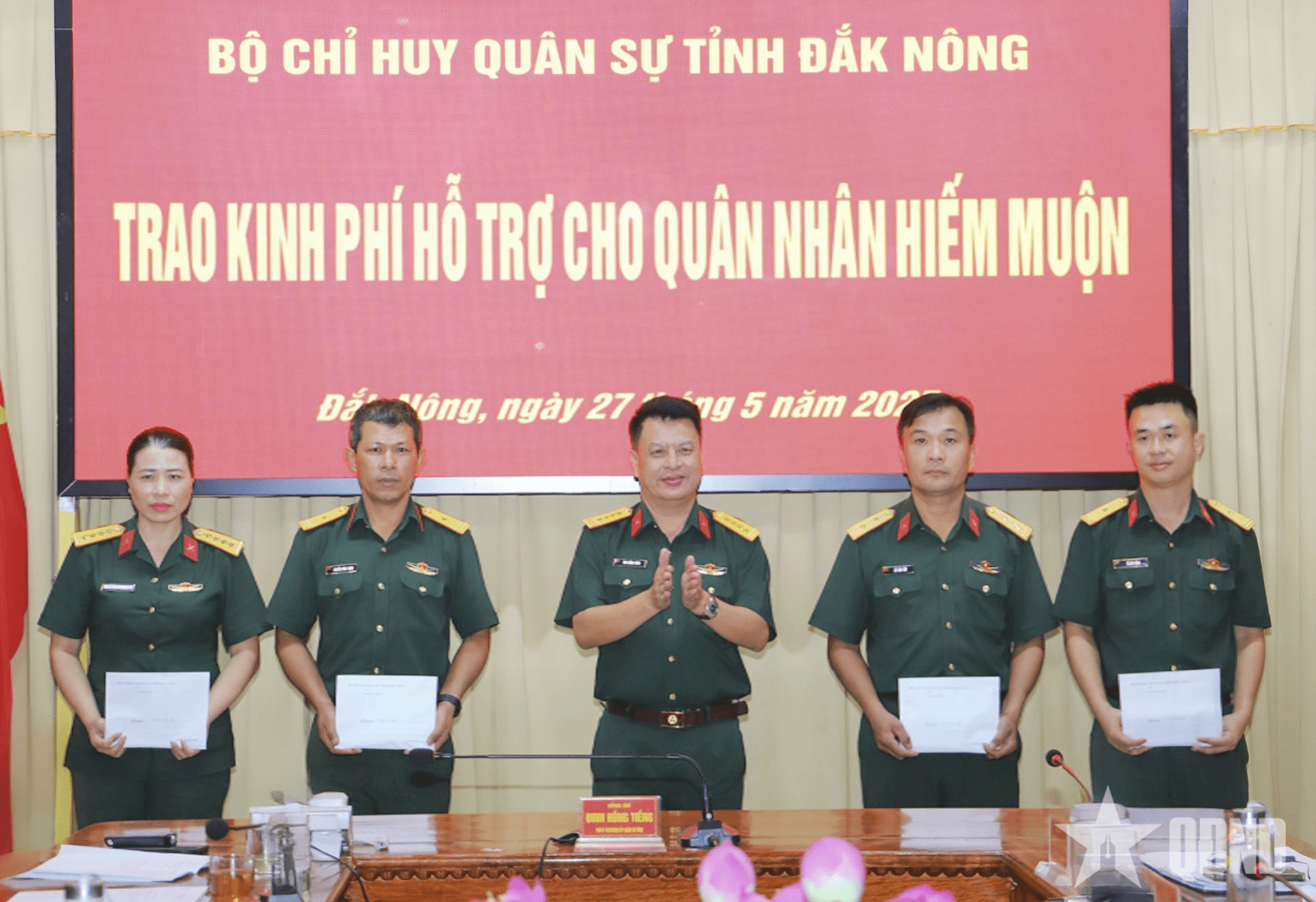 Bộ CHQS tỉnh Đắk Nông trao kinh phí hỗ trợ quân nhân hiếm muộn