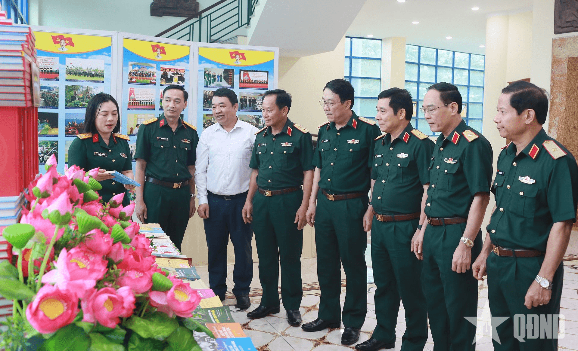 Xây dựng lực lượng vũ trang Thủ đô Hà Nội “mẫu mực, tiêu biểu” từ học tập và làm theo Bác