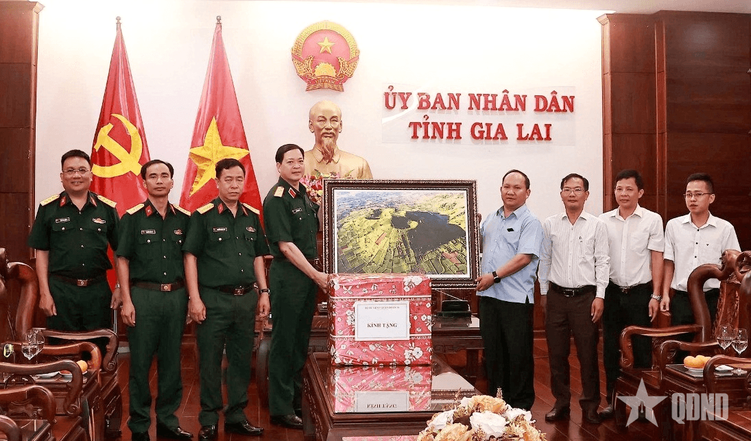 Tư lệnh Quân đoàn 34 thăm, làm việc với lãnh đạo tỉnh Kon Tum và Gia Lai