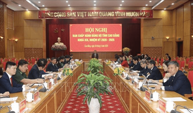 Cao Bằng: Công bố các quyết định về công tác cán bộ