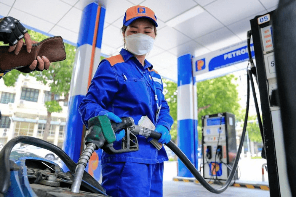 Giá xăng và dầu biến động trái chiều từ 15 giờ ngày 29-5