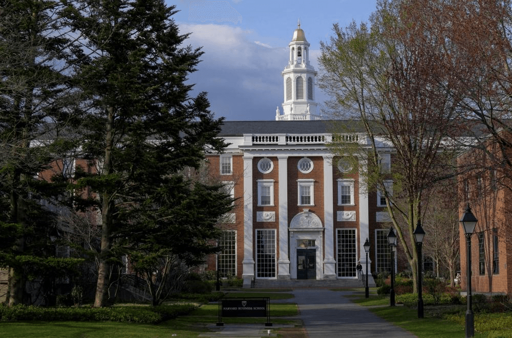 Tổng thống Trump khuyến cáo Đại học Havard giới hạn tỷ lệ sinh viên nước ngoài nhập học