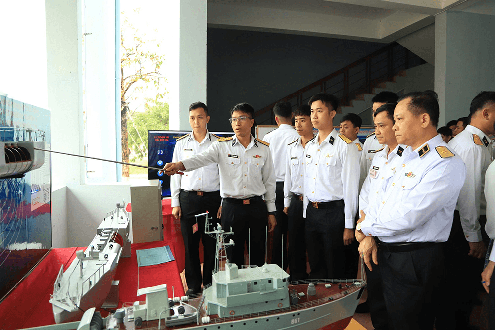 Nâng cao chất lượng huấn luyện, sẵn sàng chiến đấu, làm chủ vũ khí, trang bị