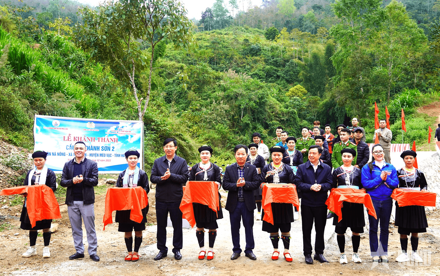 Đại úy Nguyễn Đức Minh - Xây những nhịp cầu đến lòng dân nơi biên cương Tổ quốc