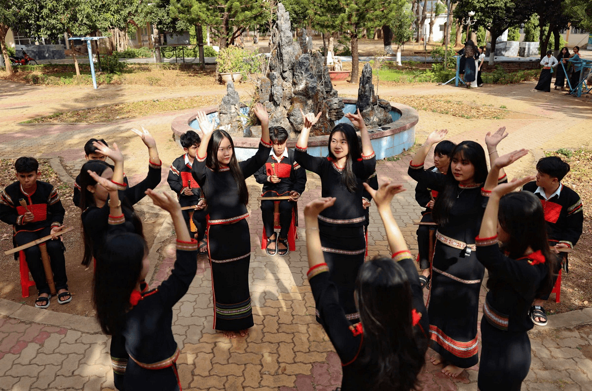 Giữ hồn văn hóa Tây Nguyên trong trường học