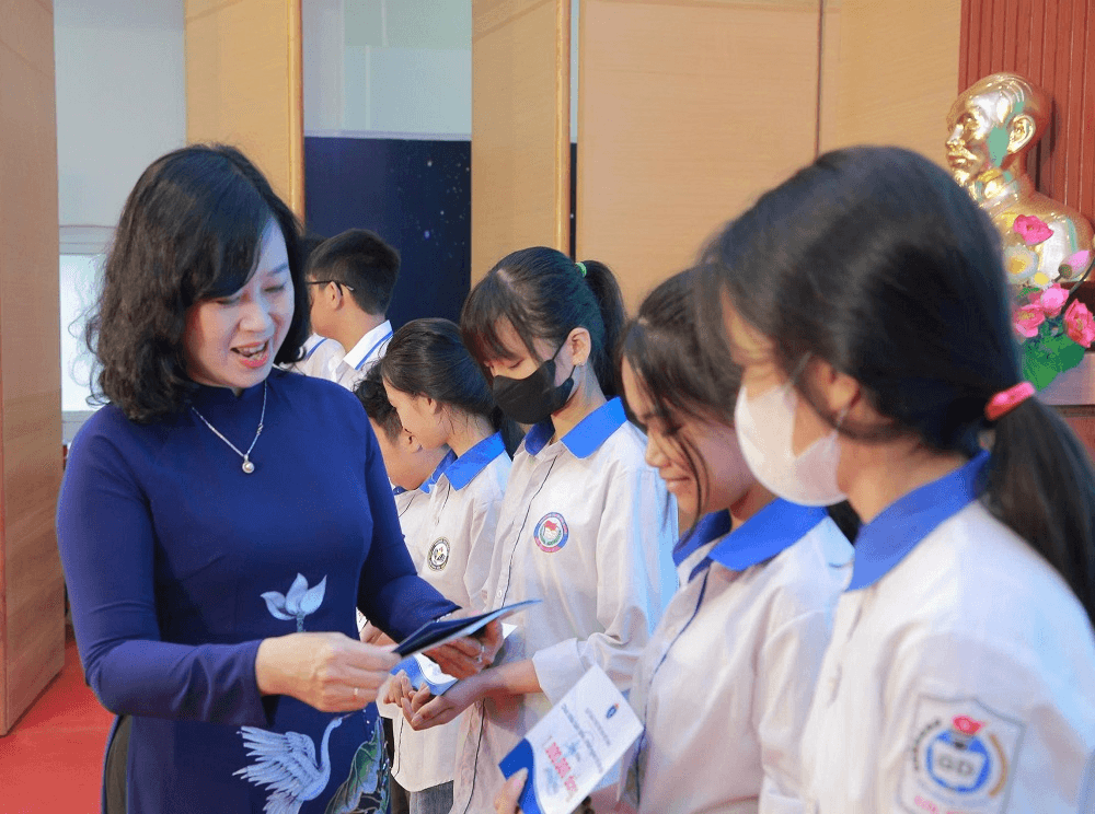 Ưu tiên nguồn lực và huy động toàn xã hội chăm lo, bảo vệ trẻ em