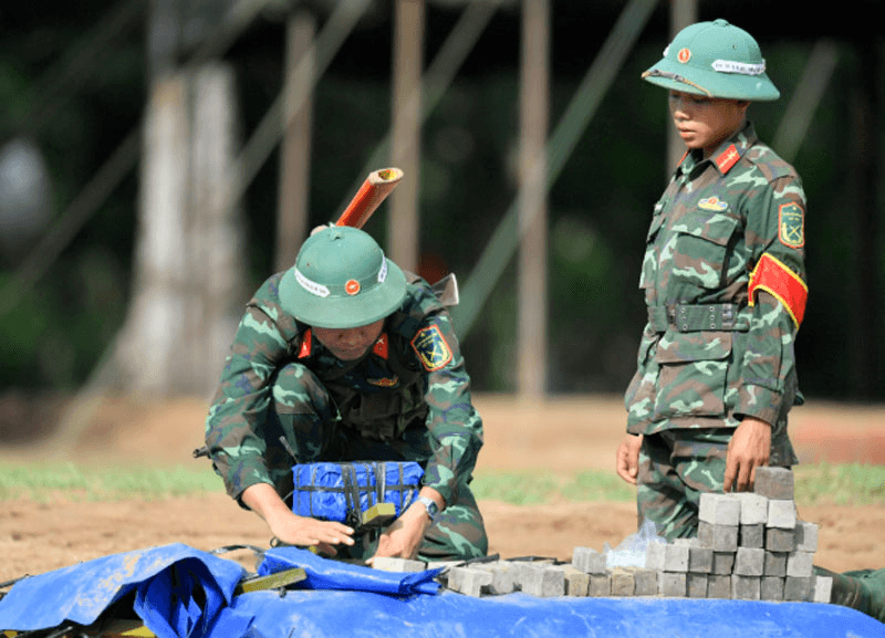 Chiến sĩ mới thực hành "3 tiếng nổ"