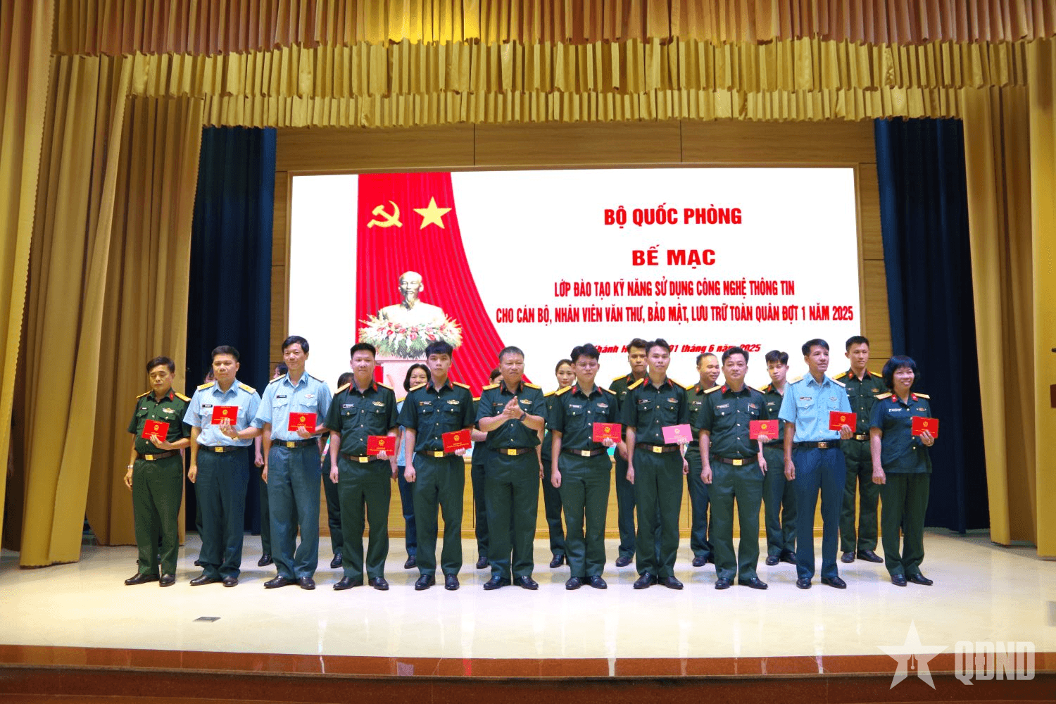 Bộ Quốc phòng bế mạc lớp đào tạo kỹ năng sử dụng công nghệ thông tin