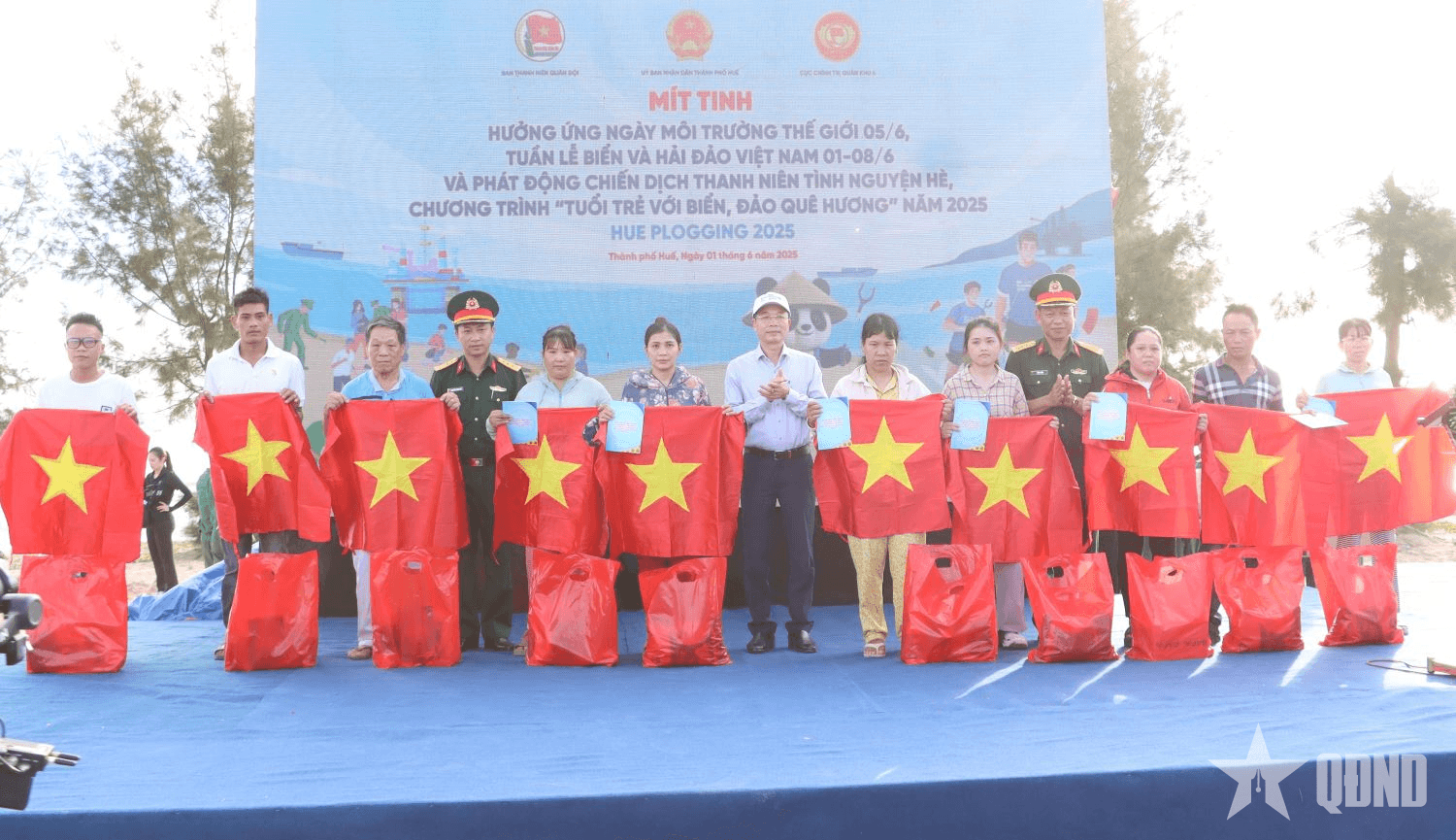 TP Huế: Phát động chiến dịch “Thanh niên tình nguyện hè” và chương trình “Tuổi trẻ với biển, đảo quê hương”