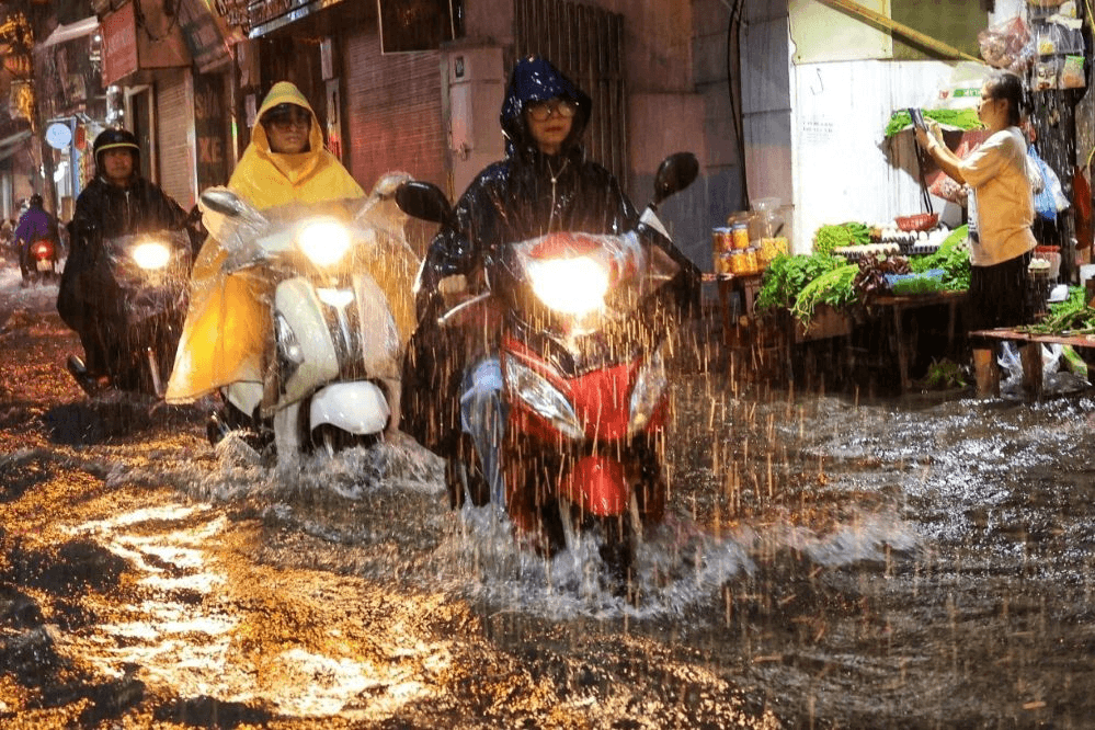 Đêm 2-6, nhiều nơi có mưa dông, nguy cơ xảy ra lốc, sét, mưa đá