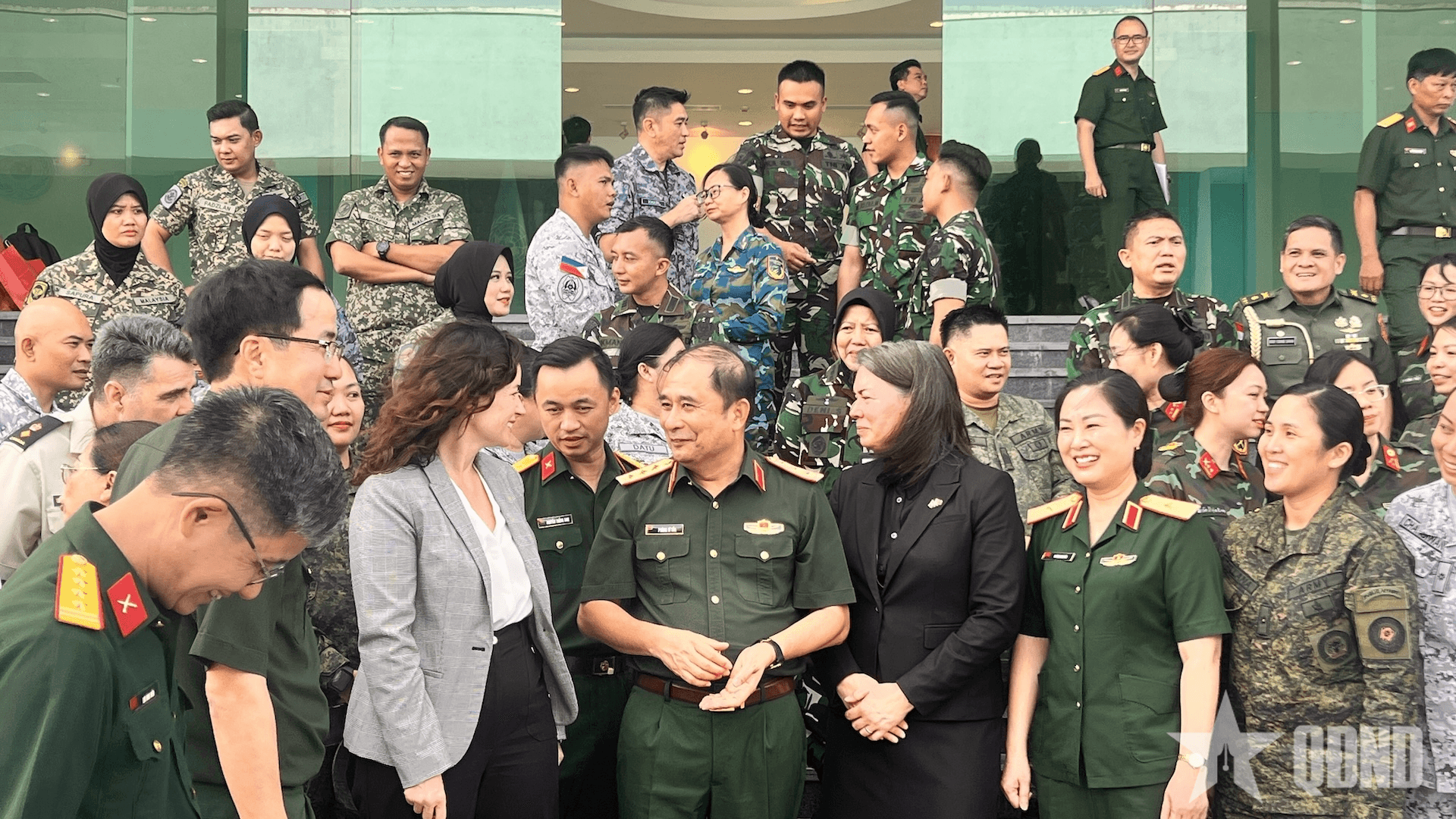Tăng cường sự tham gia của phụ nữ và bình đẳng giới trong Quân đội