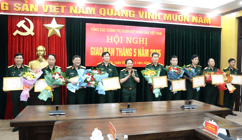 Thượng tướng Trịnh Văn Quyết chủ trì giao ban Tổng cục Chính trị tháng 5