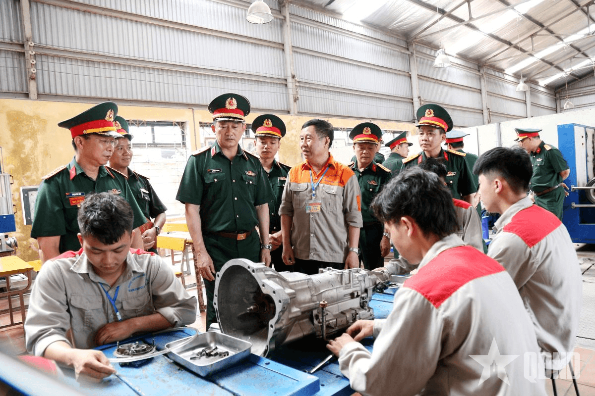 Thiếu tướng La Công Phương kiểm tra, nắm tình hình tại Trường Cao đẳng Nghề số 1- Bộ Quốc phòng