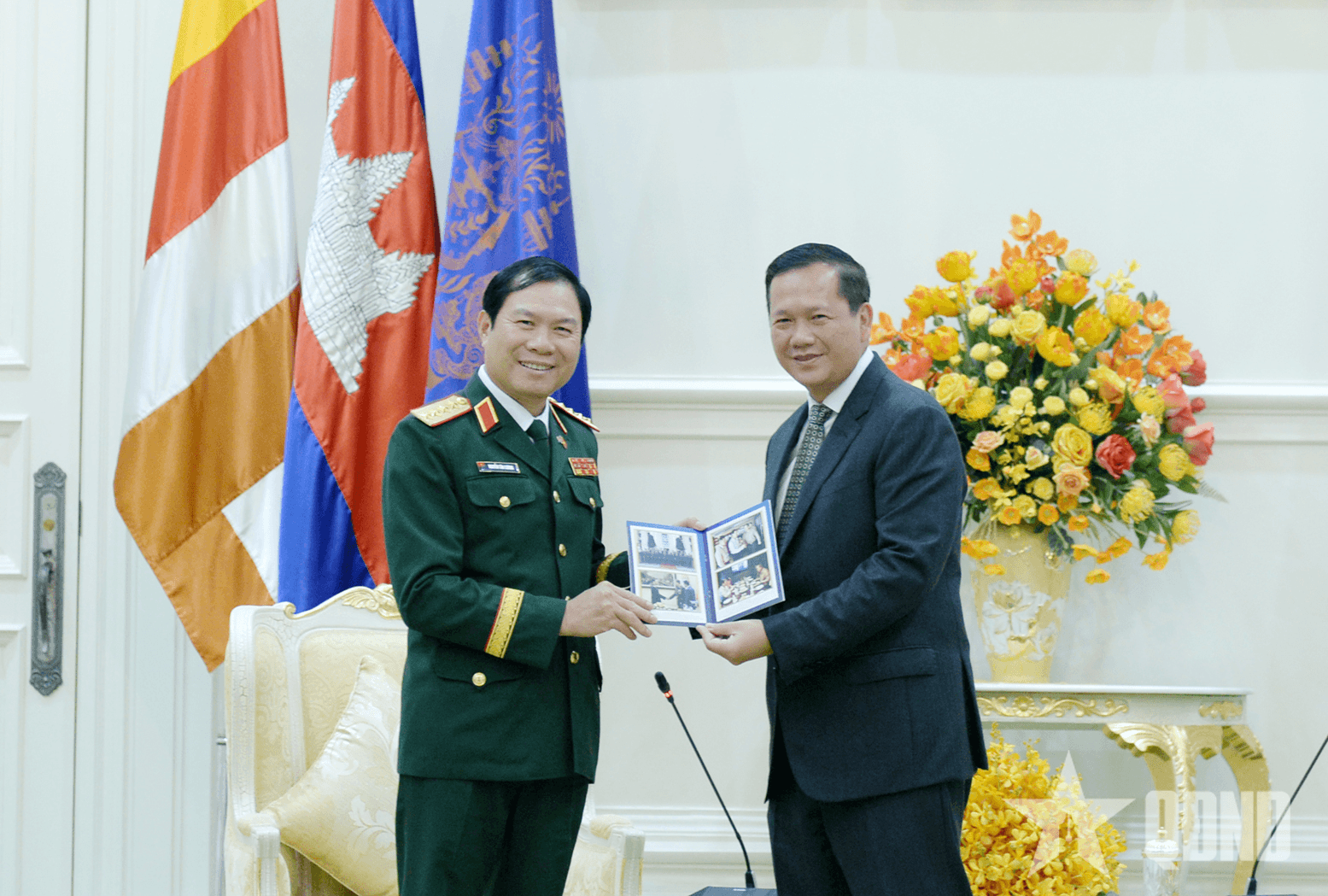 Đại tướng Nguyễn Tân Cương chào xã giao Thủ tướng Campuchia Hun Manet