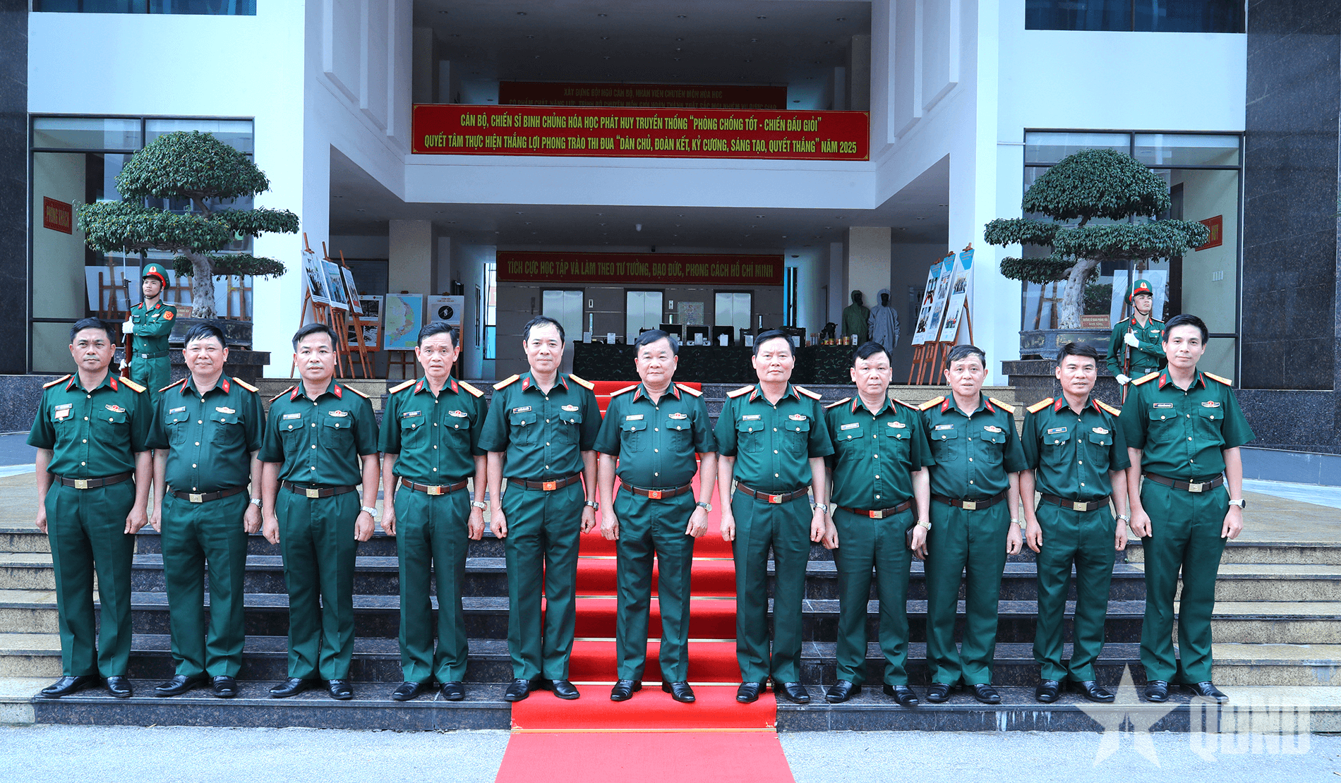 Thượng tướng Hoàng Xuân Chiến làm việc với Binh chủng Hóa học